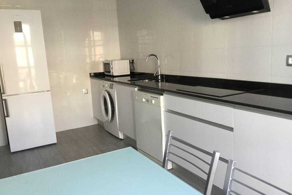 شقة Duplex Muy Cerca De La Playa Y Del Centro طريفة المظهر الخارجي الصورة
